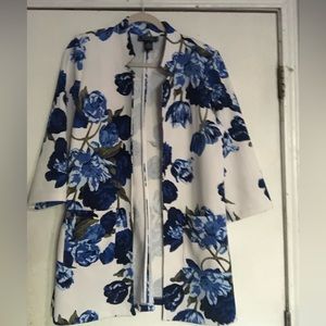 Floral Blazer lightweight and stretchy size medium